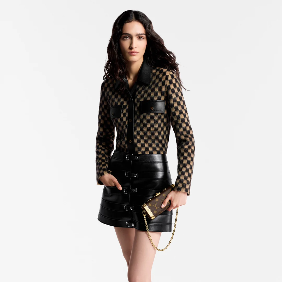 Косметичка LV Vanity Case, маленькая, из канваса, с цепочкой — коричневая.