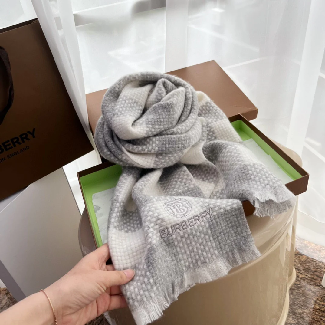 Шарф Burberry из усадочной шерсти в клетку - 32 см - 190 см - 125 г - 100% шерсть - серый