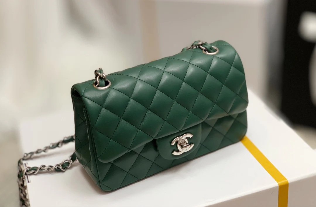 Chanel - Усовершенствованная стеганая сумка CF - Зеленая с серебристой фурнитурой - 20 см