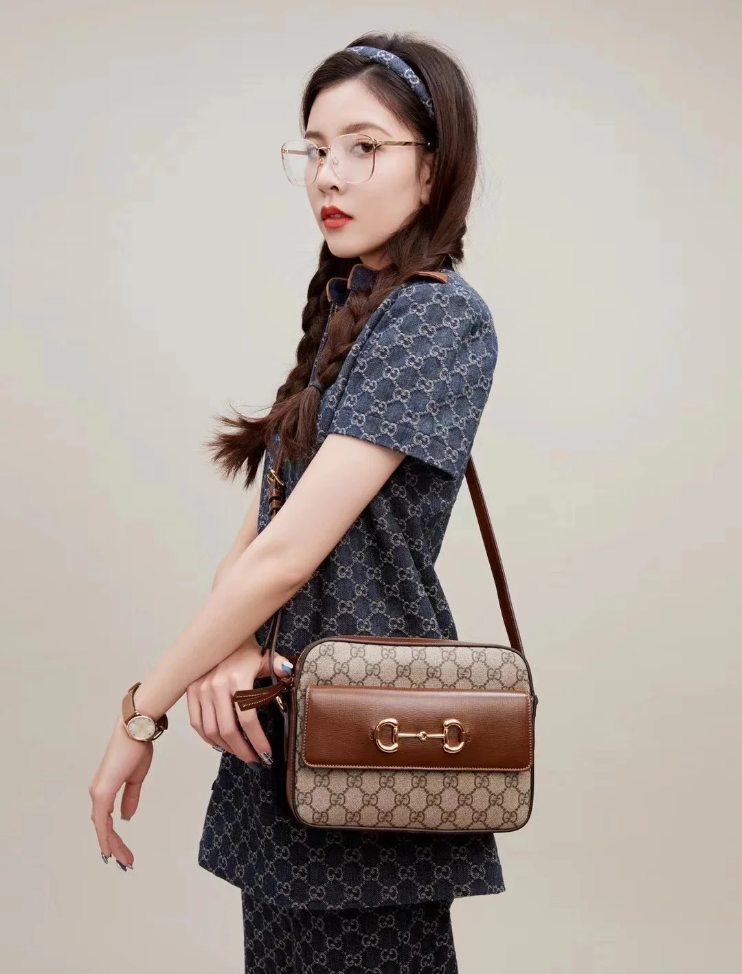 Сумка для фотоаппарата Gucci 1955 с пряжкой в ??виде подковы - 1 шт.