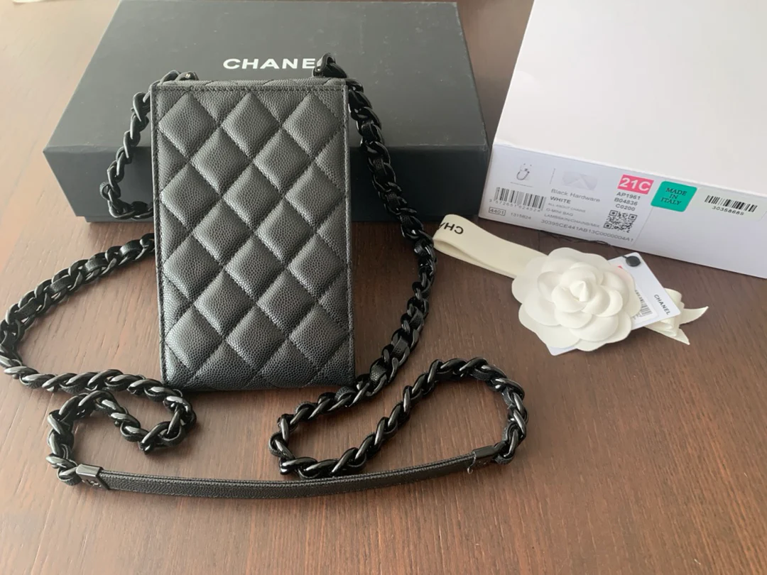 Chanel - Сумка для телефона - Глянцевая кожа - Черная пряжка