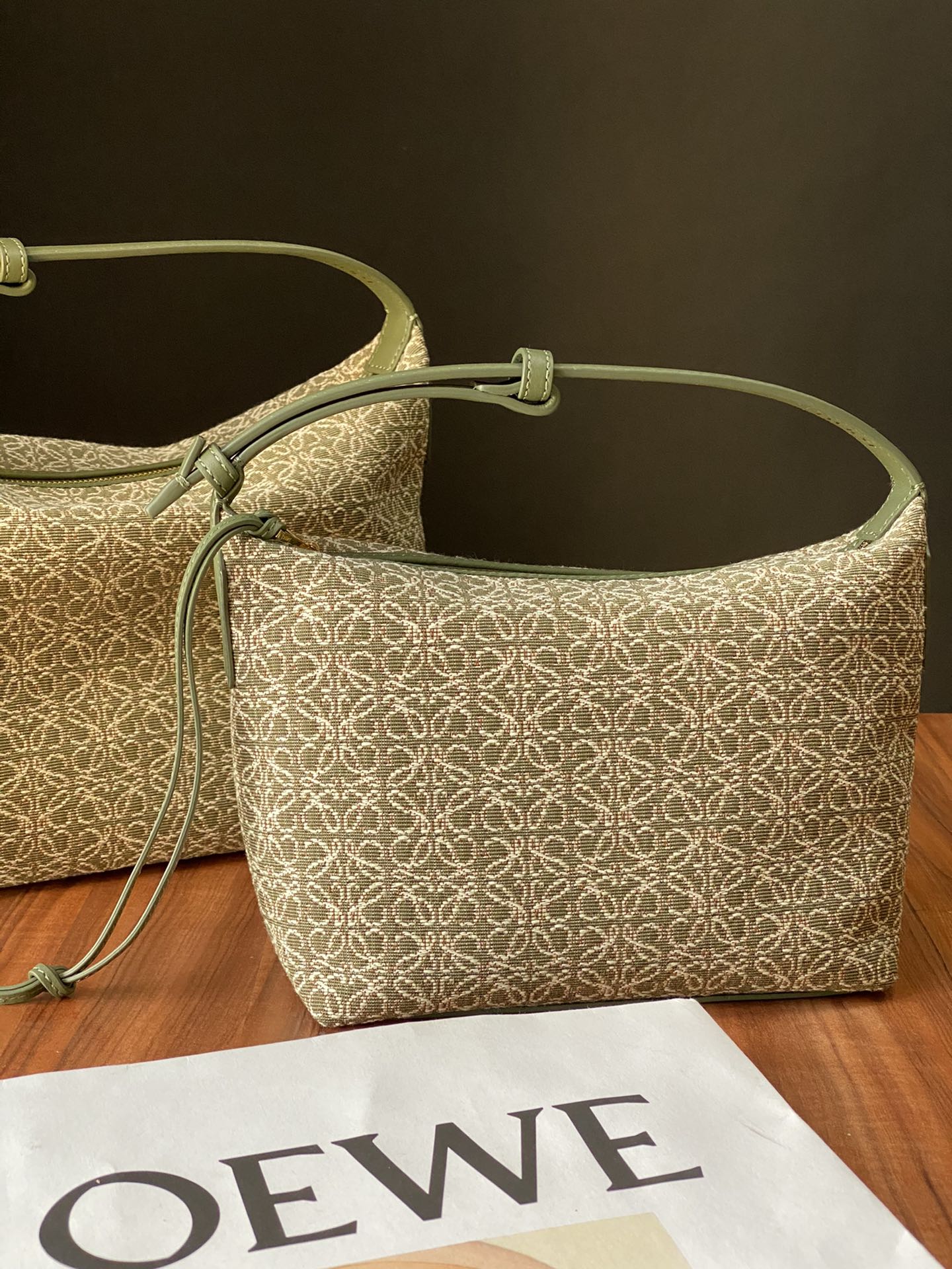 Ланч-бокс Loewe Cubi, маленький, из белой ткани с вышивкой, 1 шт.