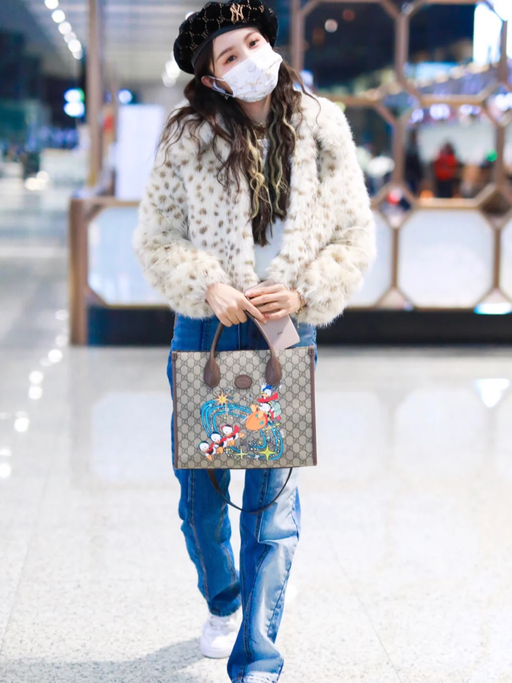 Маленькая сумка для покупок Gucci с изображением Дональда Дака