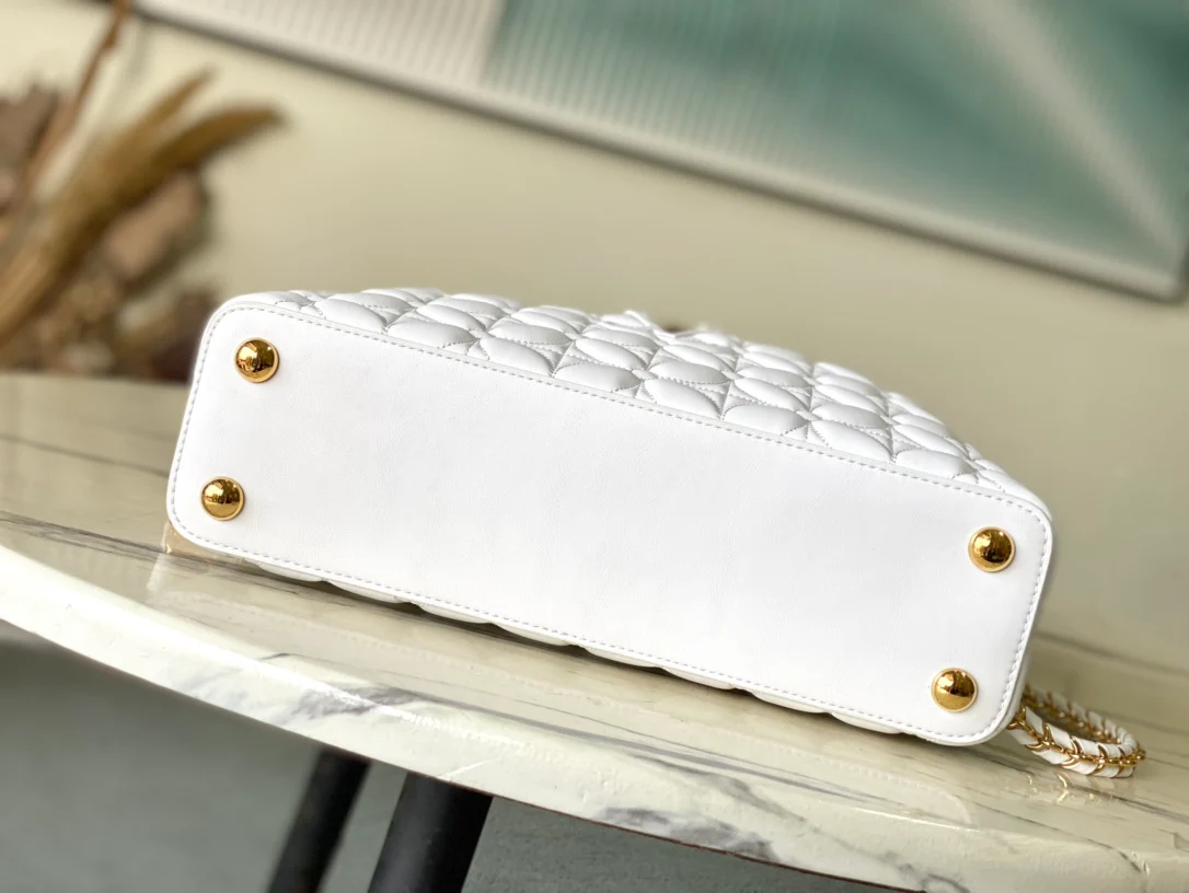 LV - Маленькая сумка с цепочкой в ??виде белого клевера - Белая