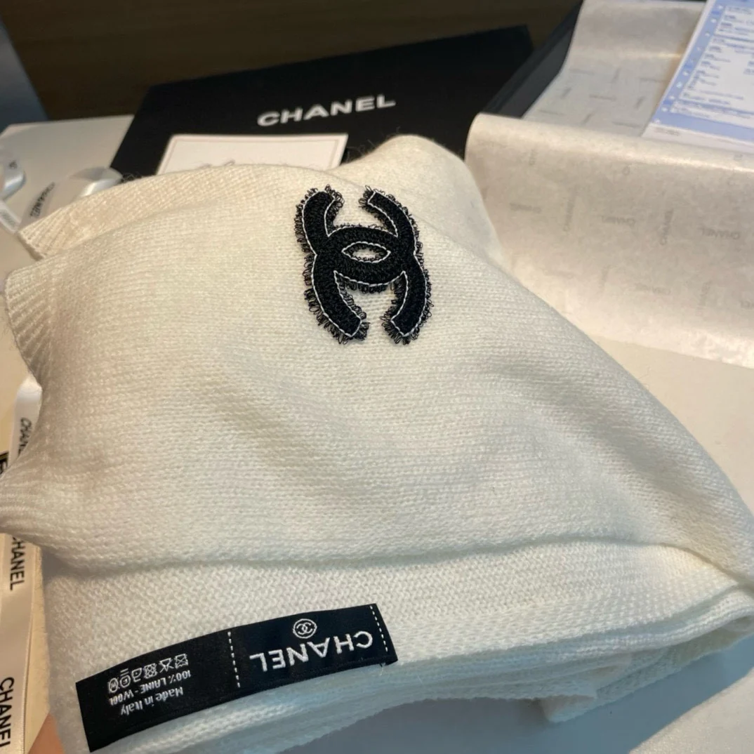 Вязаный шарф Chanel 2024 года