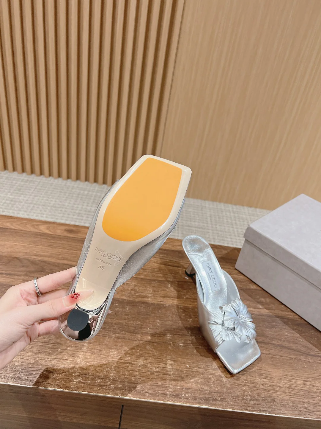 Jimmy - Тапочки на каблуке с бантом - Серебряный