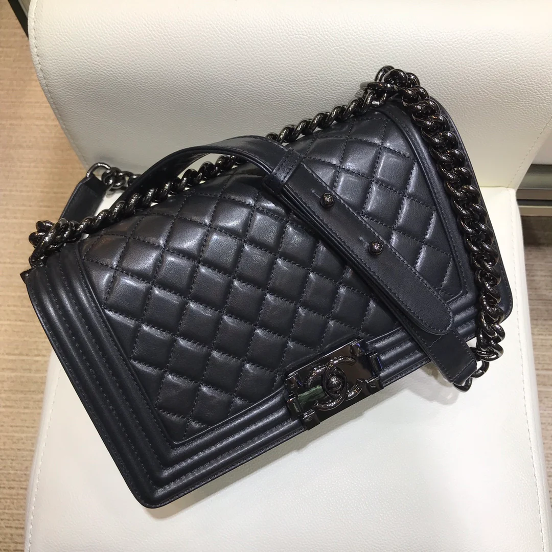 Chanel-boy-25cm