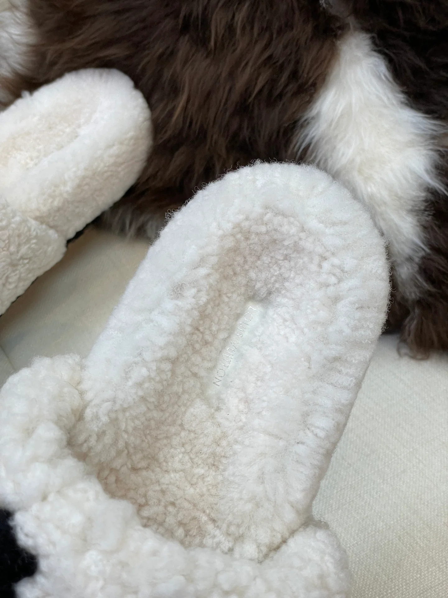 LV - Новые шерстяные тапочки из коллекции осень/зима 2022