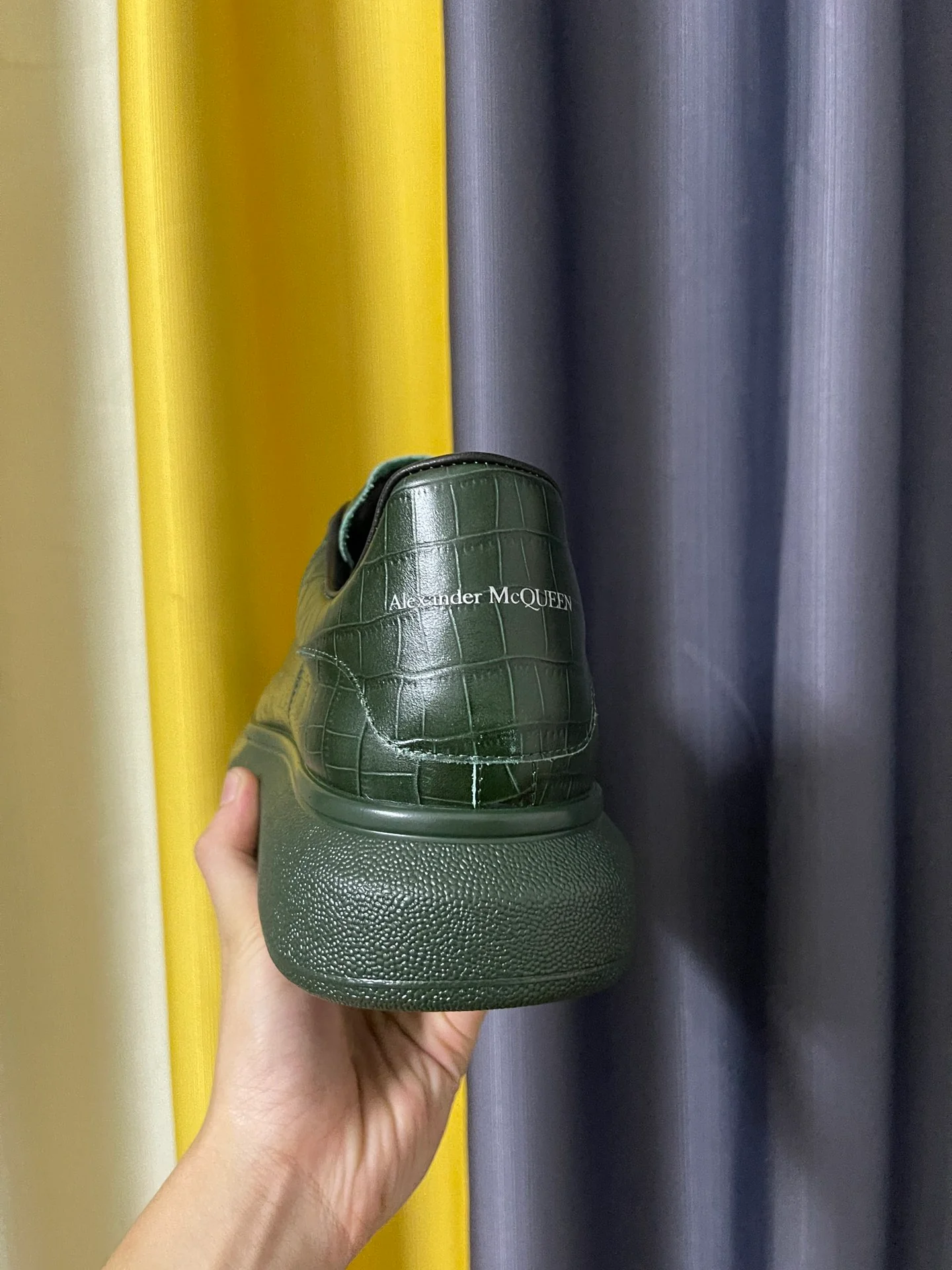 Классические белые кроссовки McQueen - унисекс - с масляной восковой обработкой и текстурой 