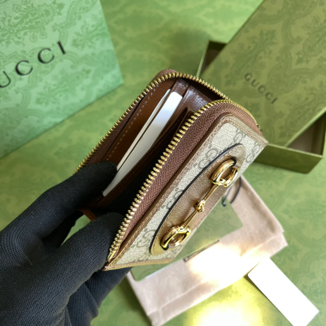Gucci 新款拉链卡包