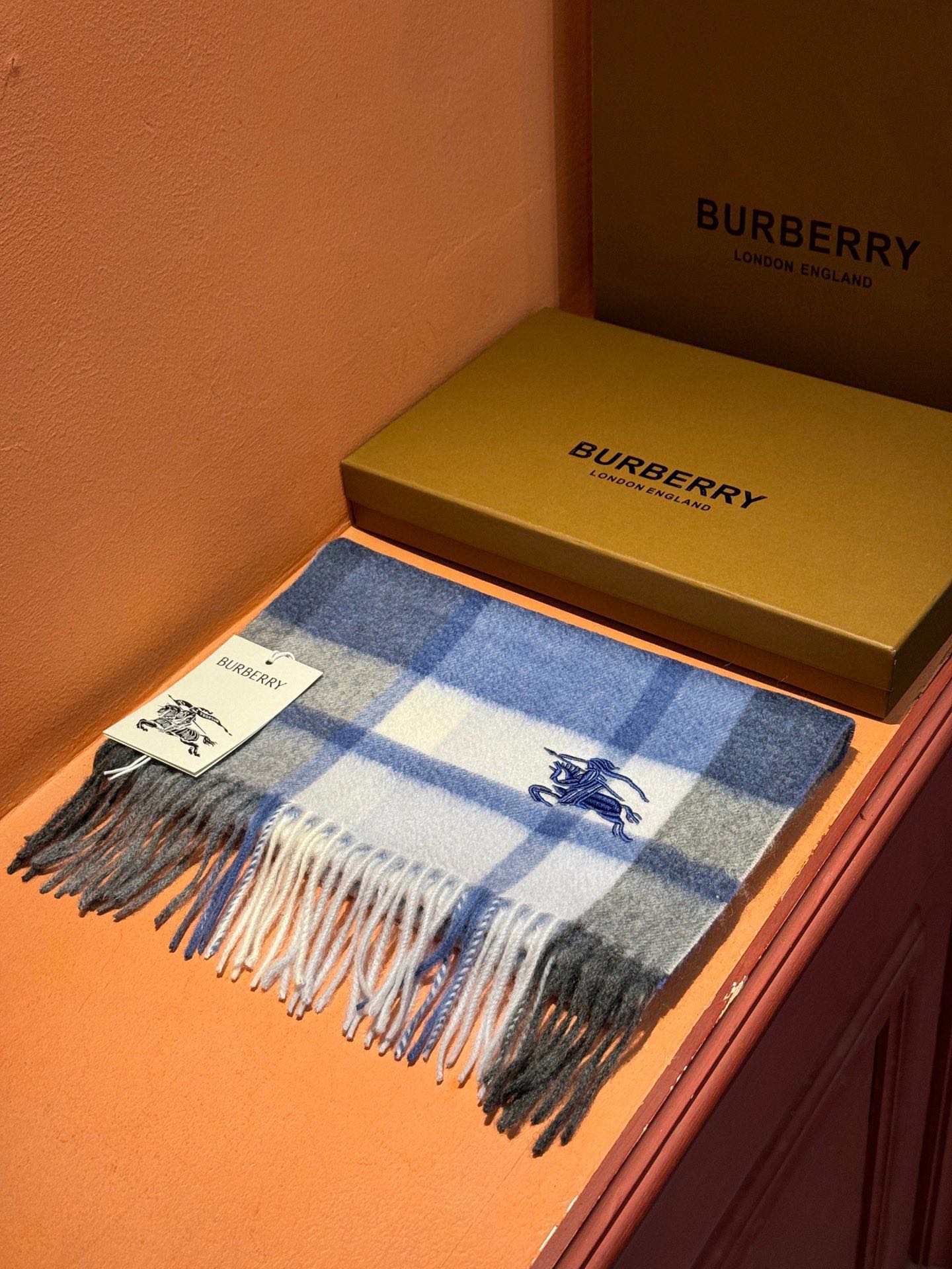 Классический клетчатый шарф Burberry 2024 — синий