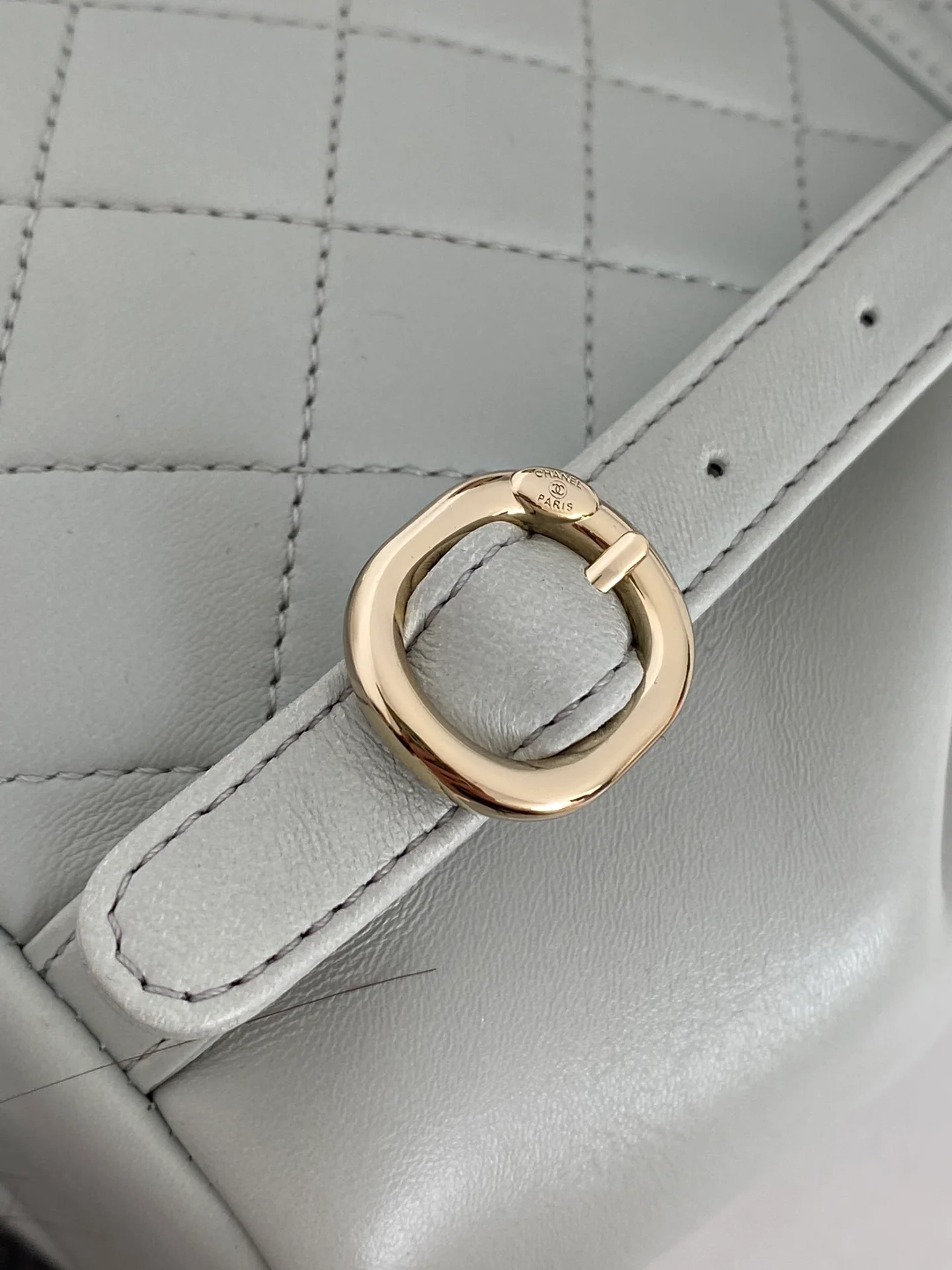 Новинка начала лета 2023 года от Chanel - Маленький рюкзак Duma - Серо-голубой