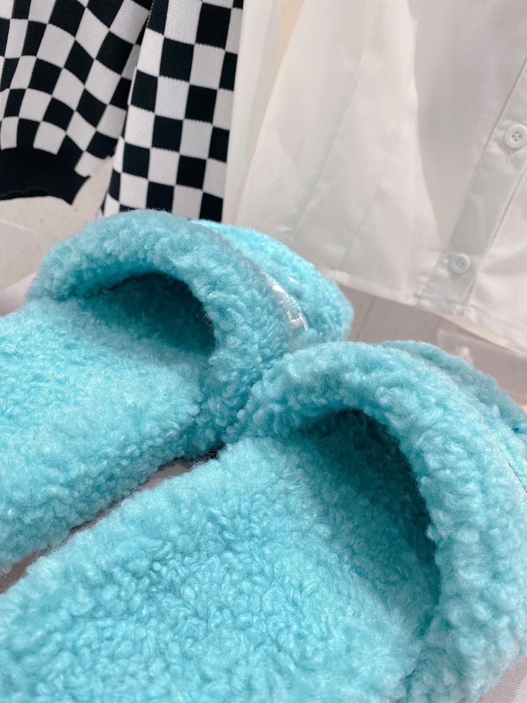 Новинка Balenciaga 2023 года - Меховые тапочки - Светло-голубые