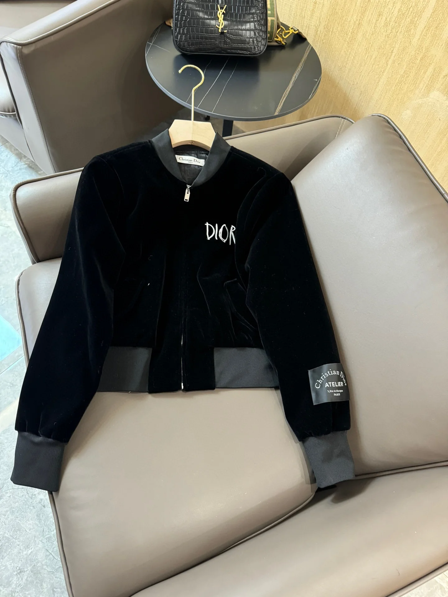 Куртка Dior 2403-24ss из нового бархата с вышитым логотипом и длинными рукавами