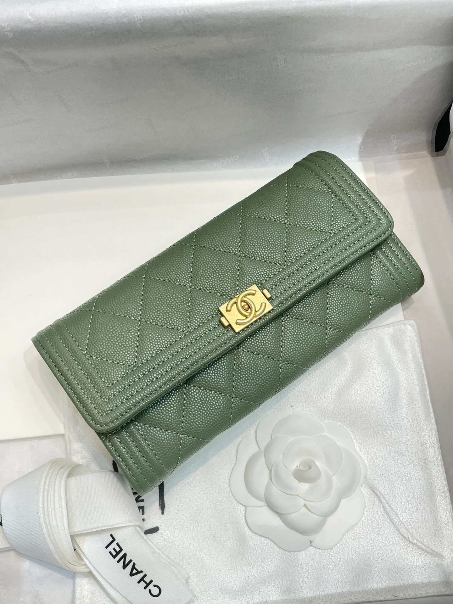 Chanel-Leboy 经典拉链零钱包 牛油果绿