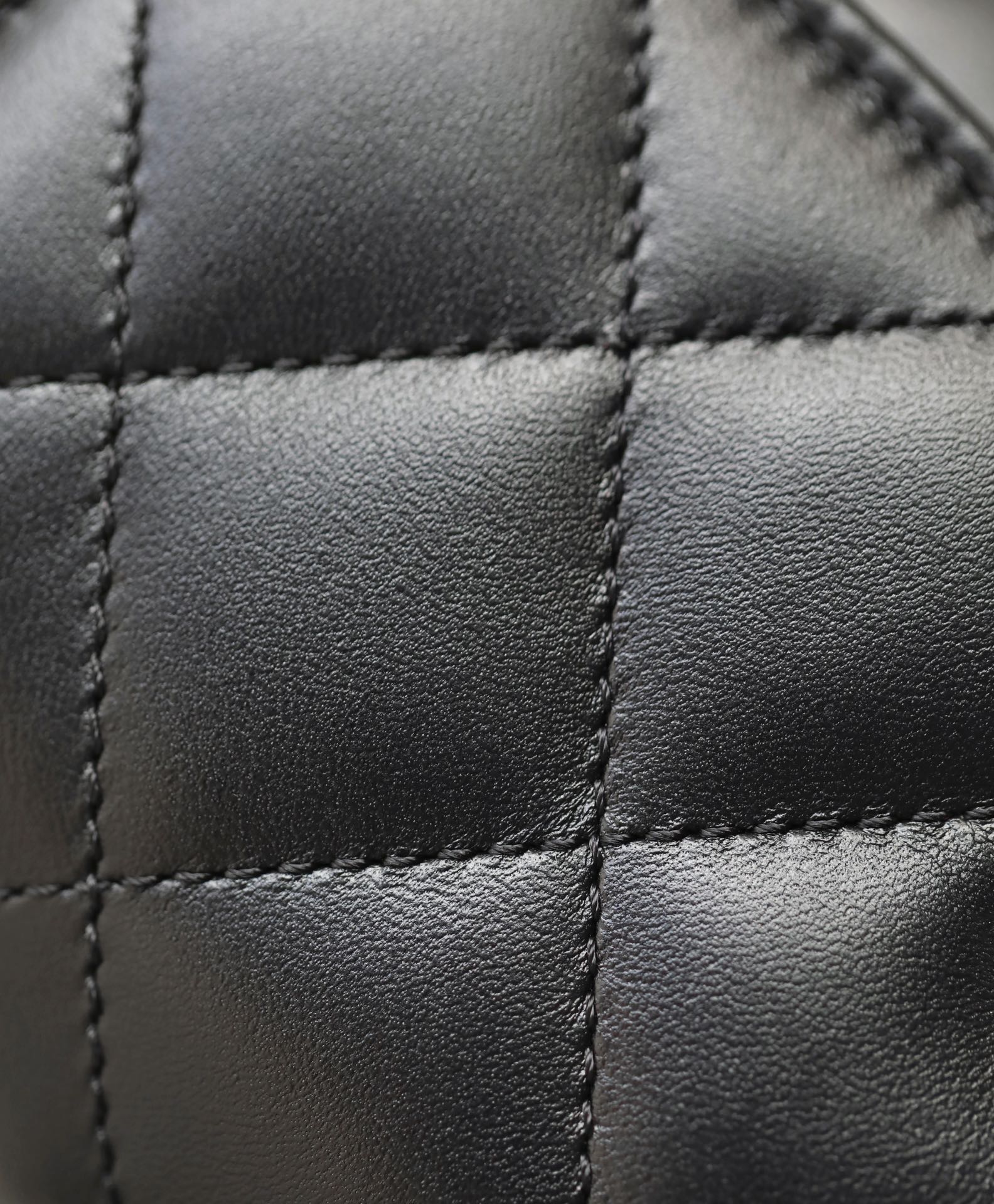 Трехслойная сумка Chanel - маленькая - черная - фурнитура из светлого золота