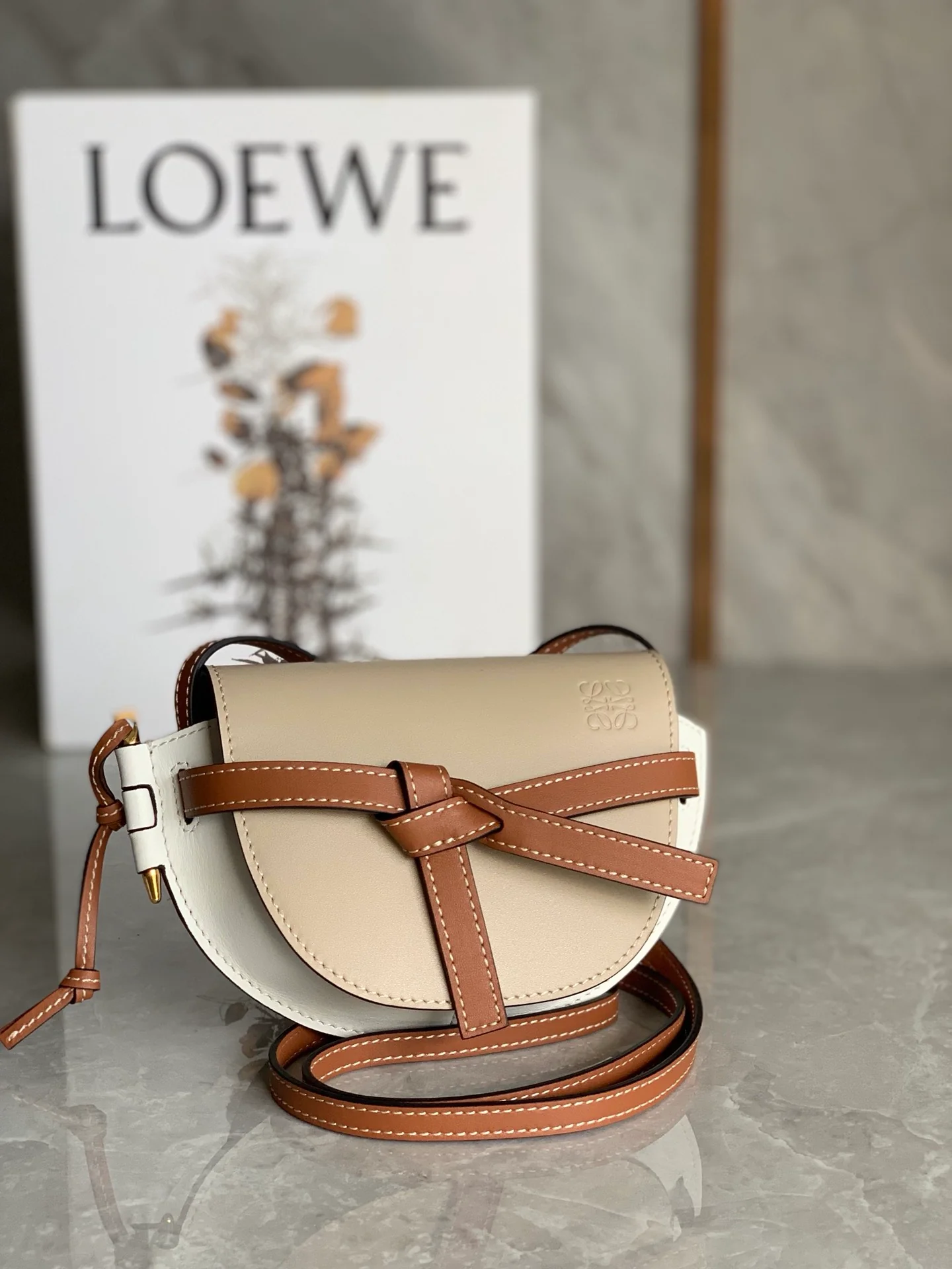 Loewe-gate-mini-21x12-5x9-5-cm-8