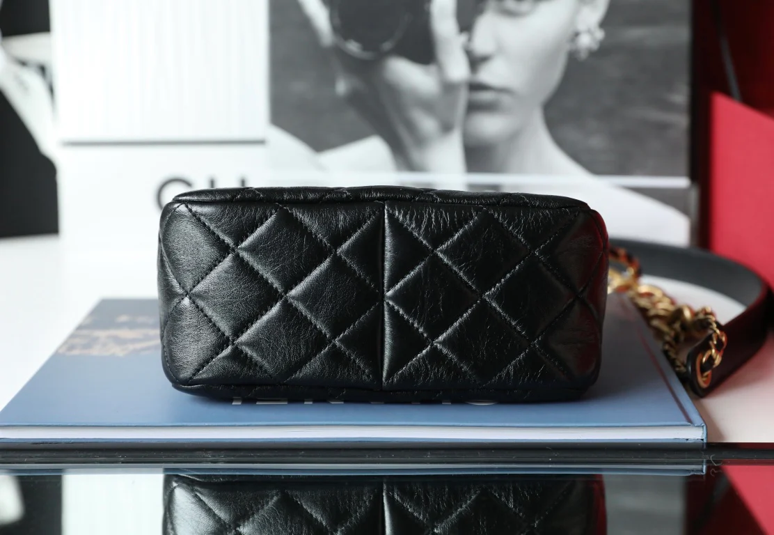 Коллекция Chanel Весна/Лето 2022 - Сумка-хобо