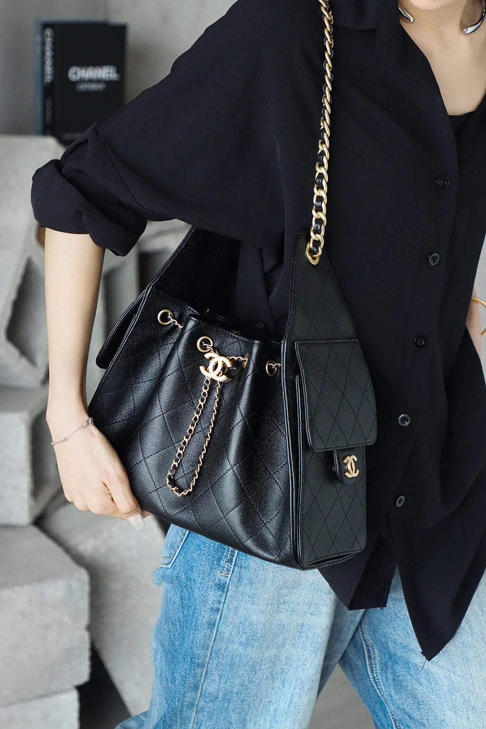 Сумка Chanel 25 - Хиппи-хобо, маленькая - Золотая пряжка