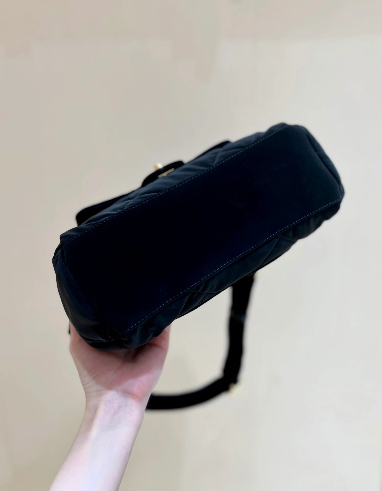 Сумка для лыж Chanel 24n-Coconige, маленькая, черная.