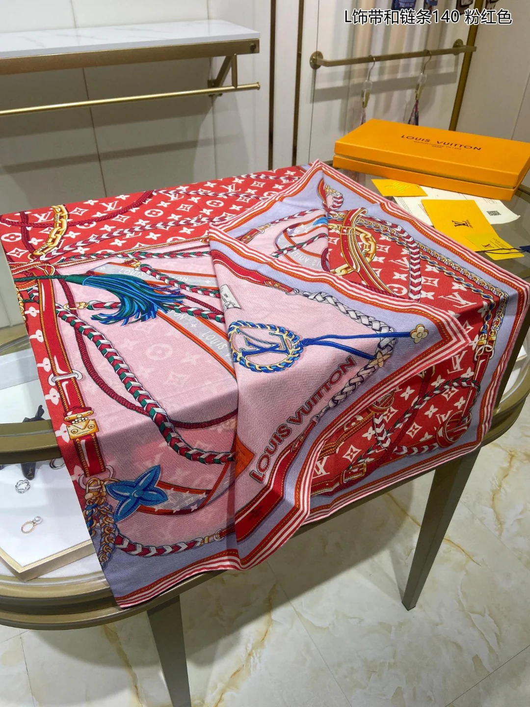 Hermes - Квадратный шарф с лентой и цепочкой - 140 см - 70% кашемир - 30% шелк