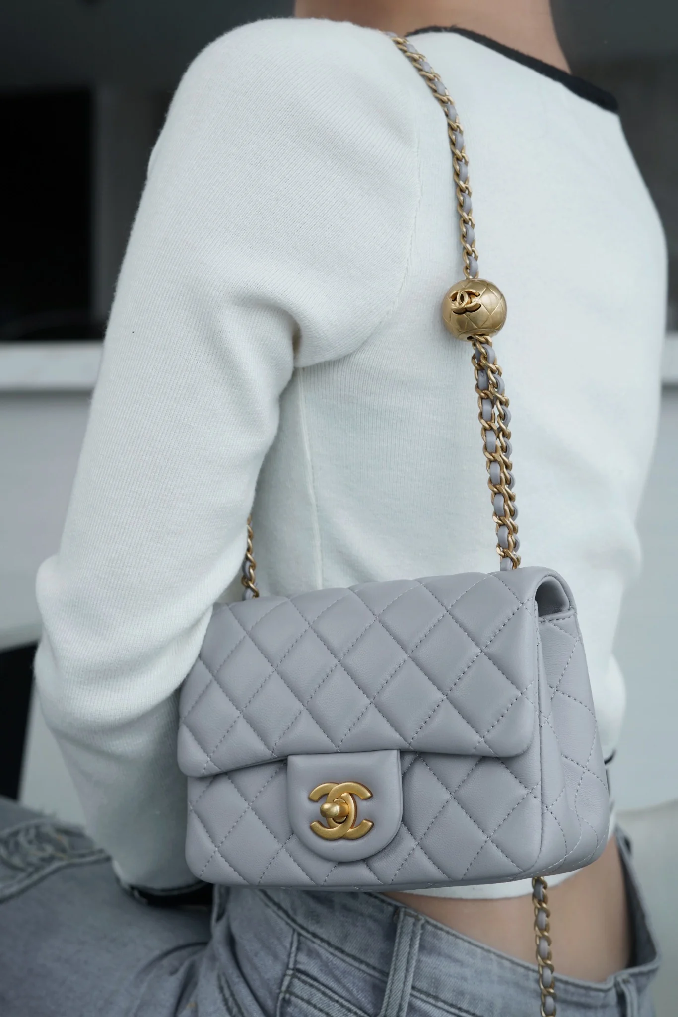 Мини-кювета Chanel CF Gold Ball - светло-серый