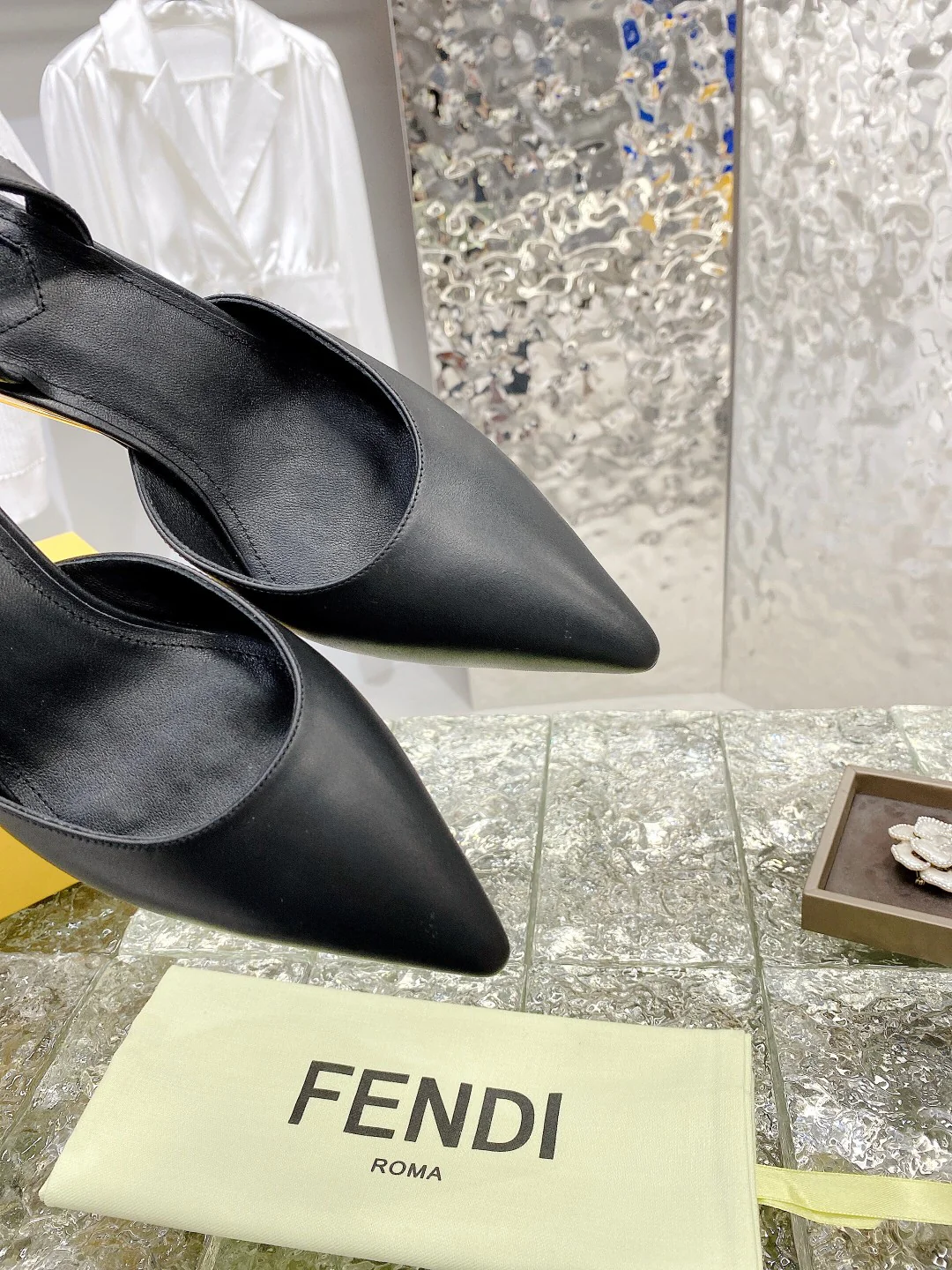 Новинка лета 2022 от Fendi - Туфли на F-образном 3D-каблуке - 1