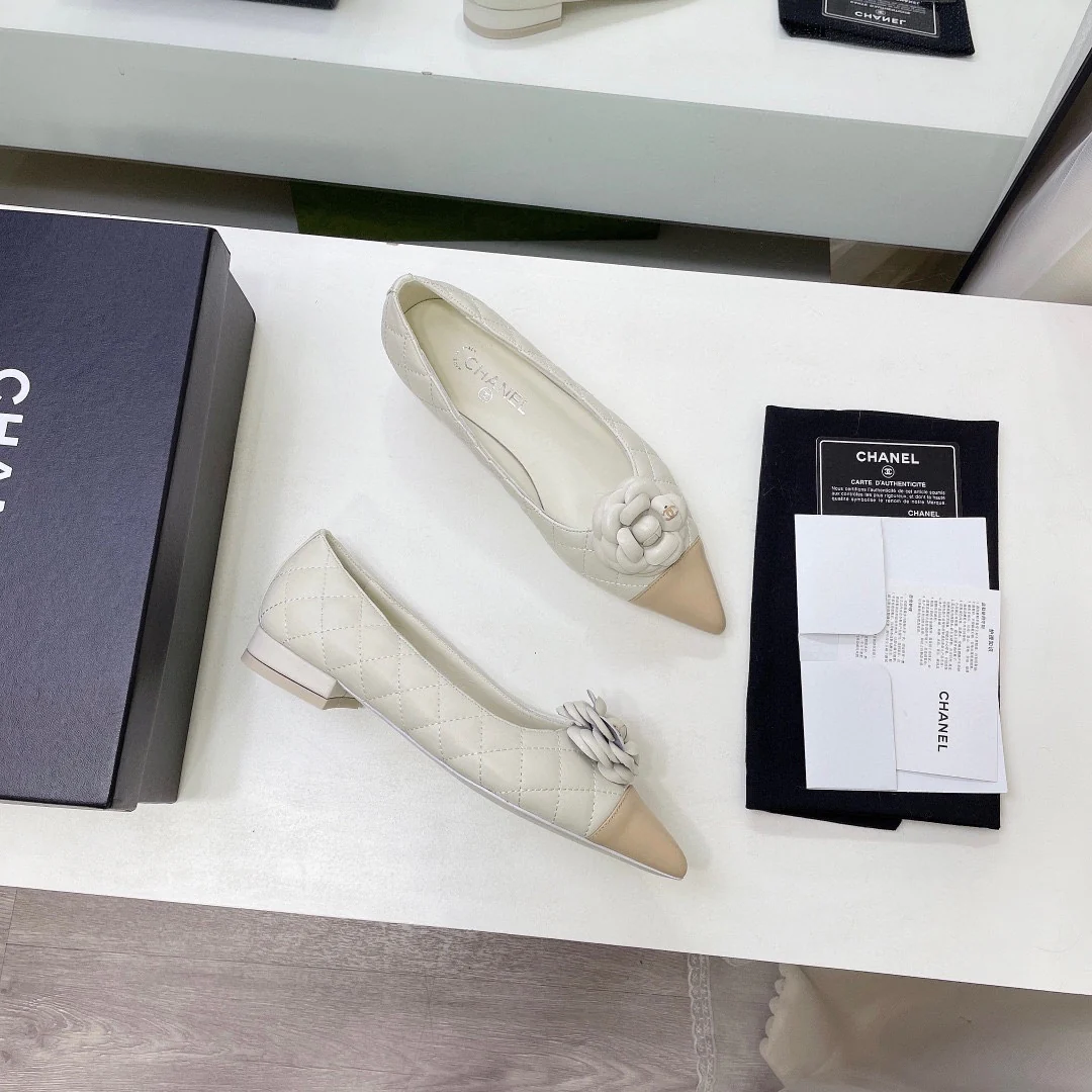 Балетки Chanel Camellia - белые