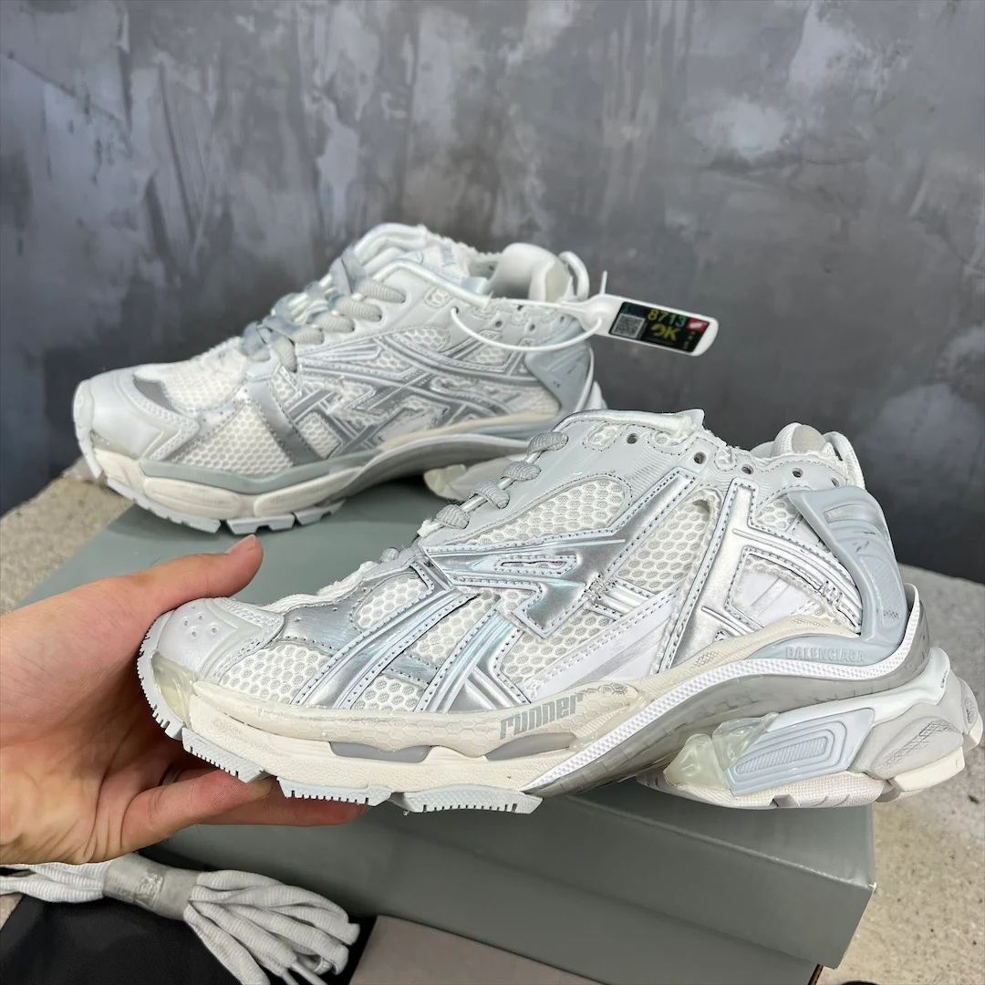 Кроссовки Balenciaga Runner - унисекс - белые с серебристым