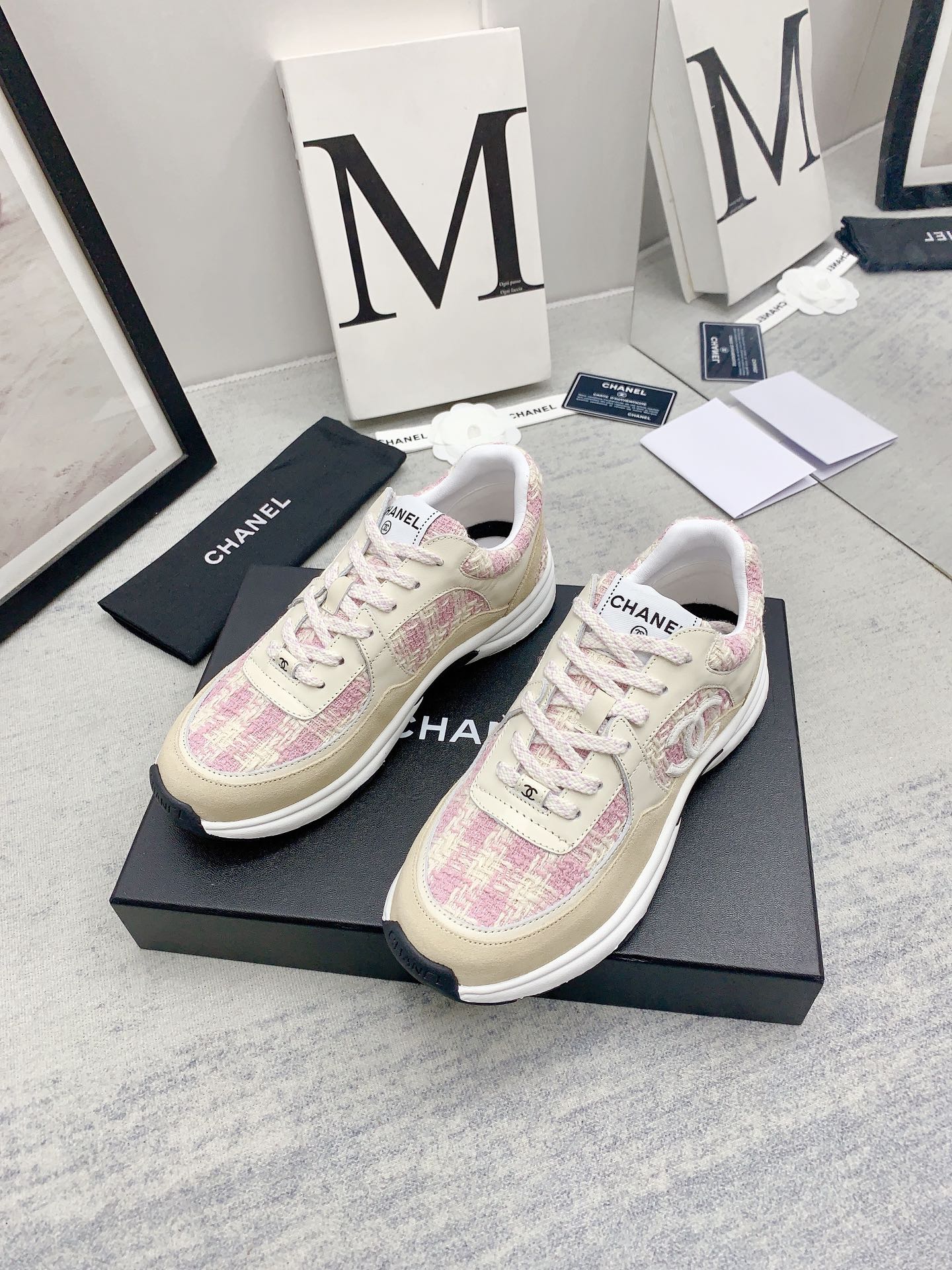 Chanel - Твидовые кроссовки в стиле пэчворк - Повседневные кроссовки - Розовые