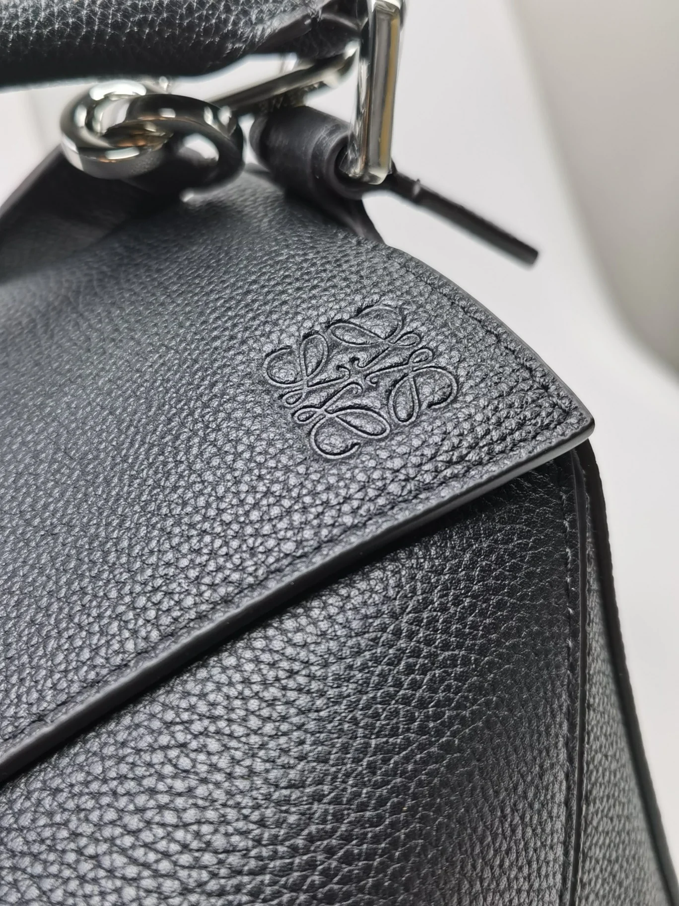 Сумка Loewe Puzzle из телячьей кожи, маленькая, черная.