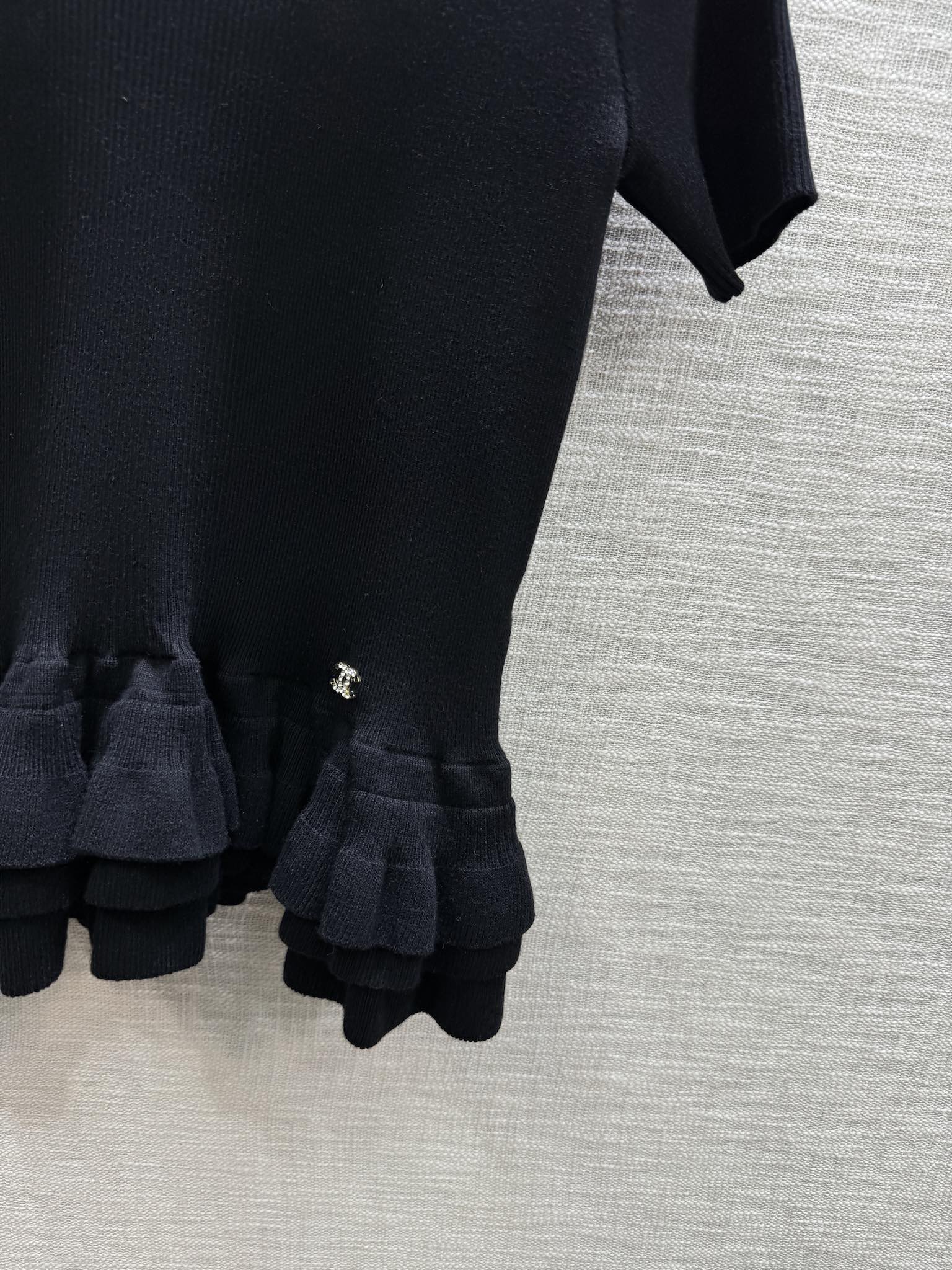 Футболка Chanel 2403 с коротким рукавом, кружевной вязкой - черная