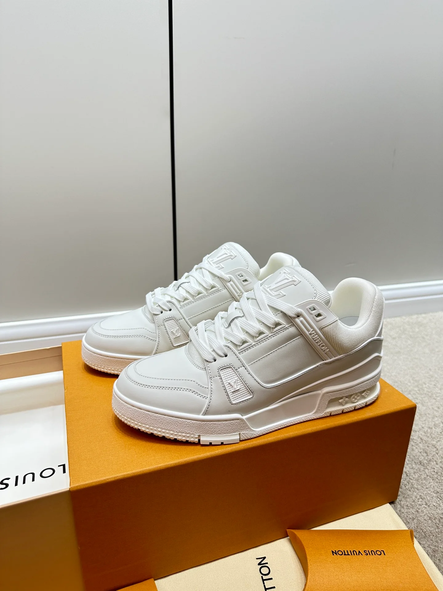 Кроссовки LV Trainer - белые