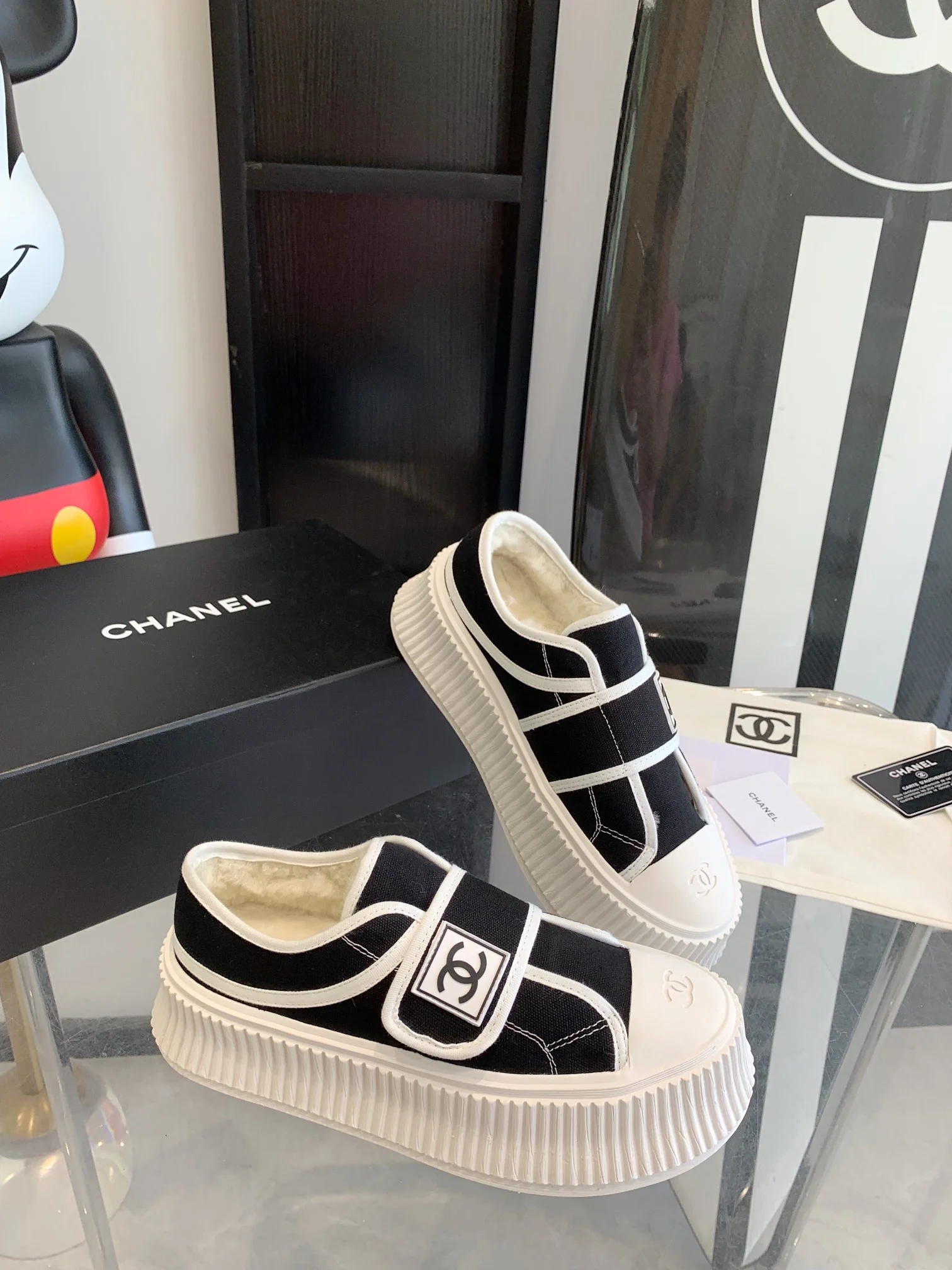 Белые кроссовки Chanel 22 на платформе с подкладкой