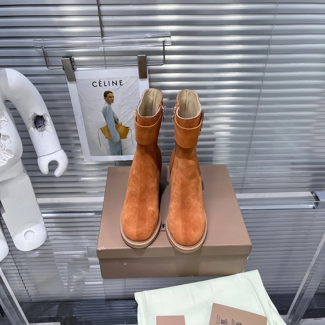 Коллекция Burberry осень/зима 2022 — Ботильоны на массивном каблуке