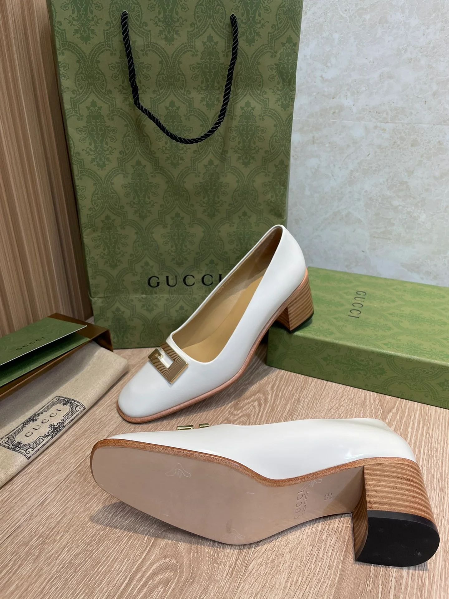 Gucci - 22 Ранняя весна - Ретро - Туфли на низком каблуке - 1