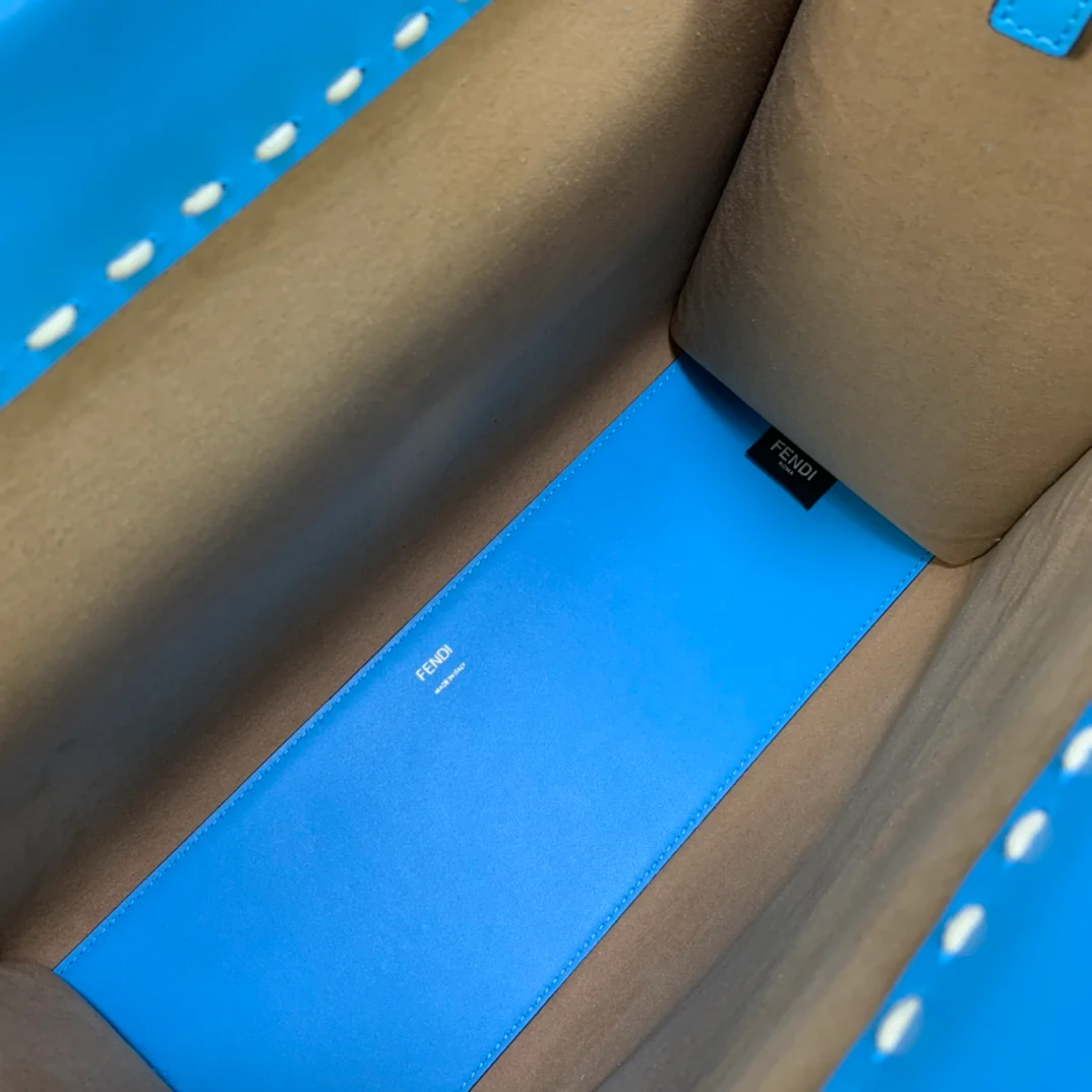 Сумка-тоут Fendi Sunshine Medium Blue из тисненой кожи