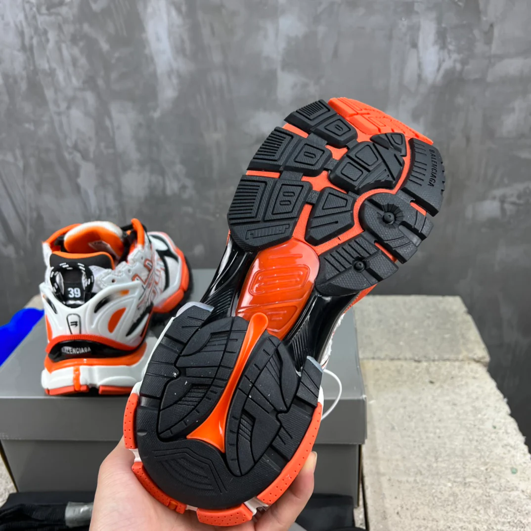 Кроссовки Balenciaga Runner - унисекс - оранжевые