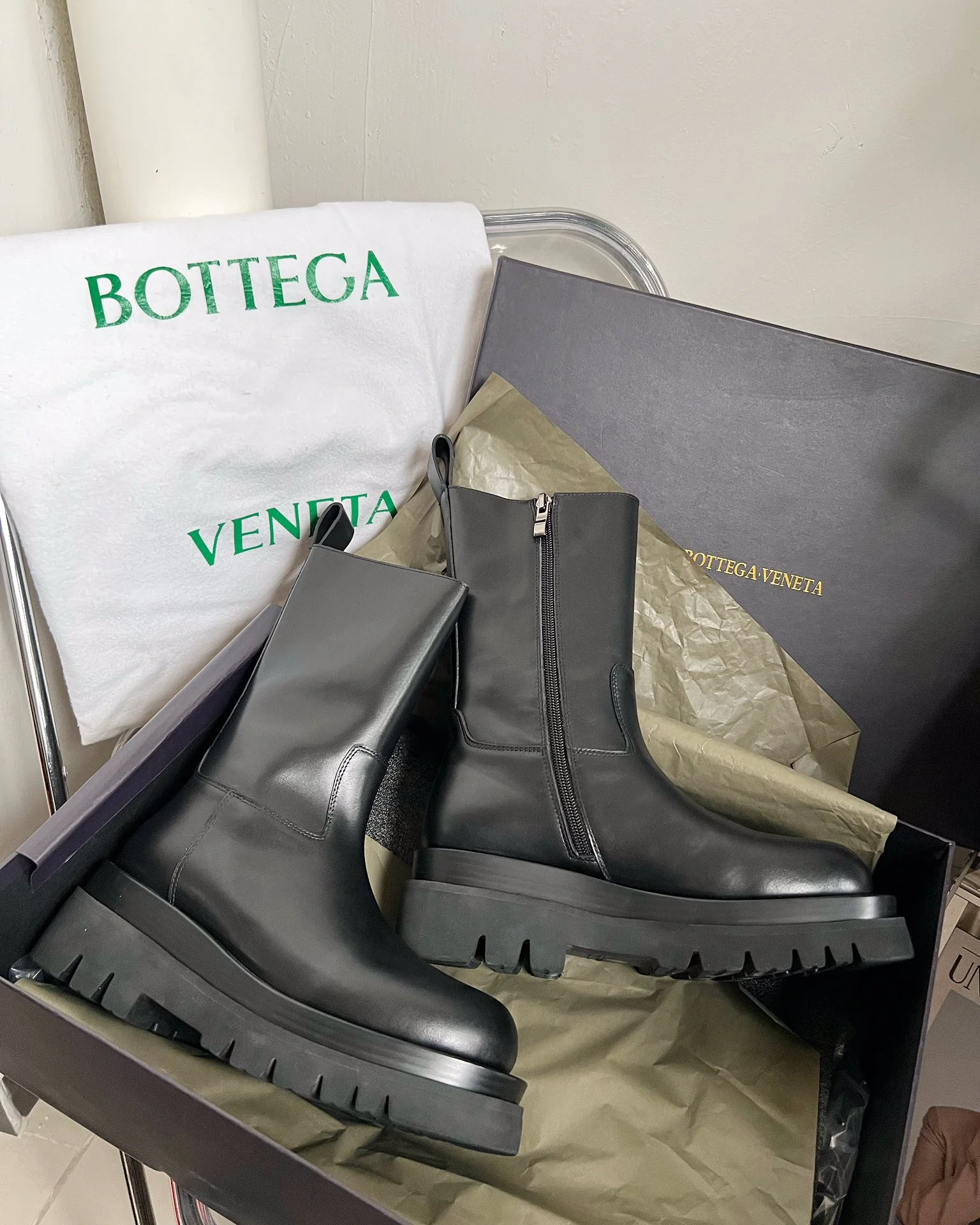 Новинка осенне-зимней коллекции BV - Ботильоны на молнии - Черные