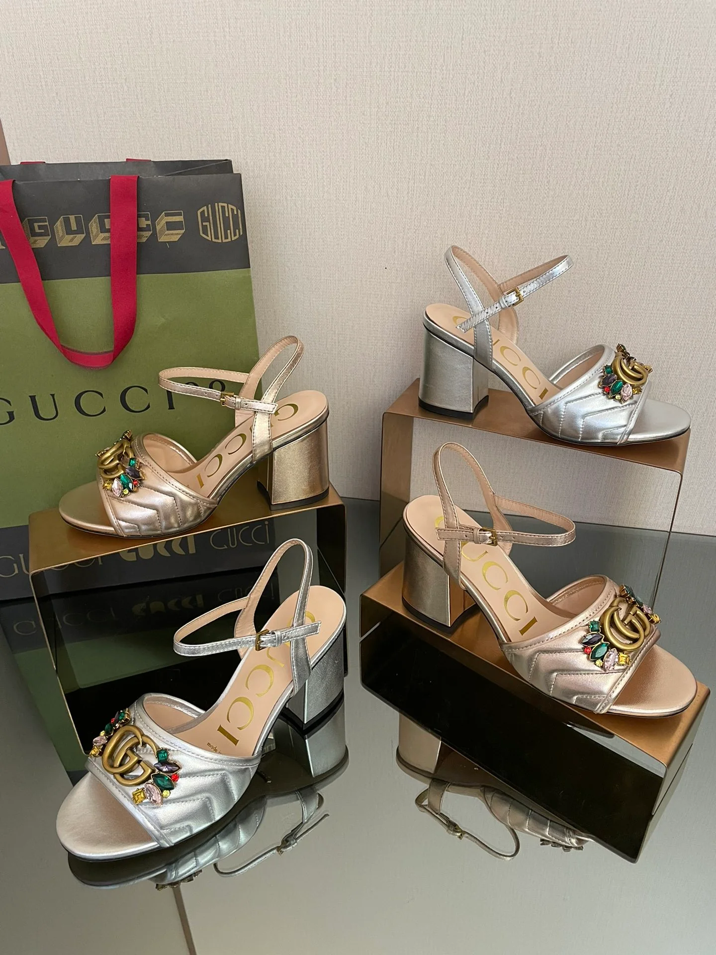 Босоножки Gucci 2022 на высоком каблуке, украшенные стразами - 2 шт.