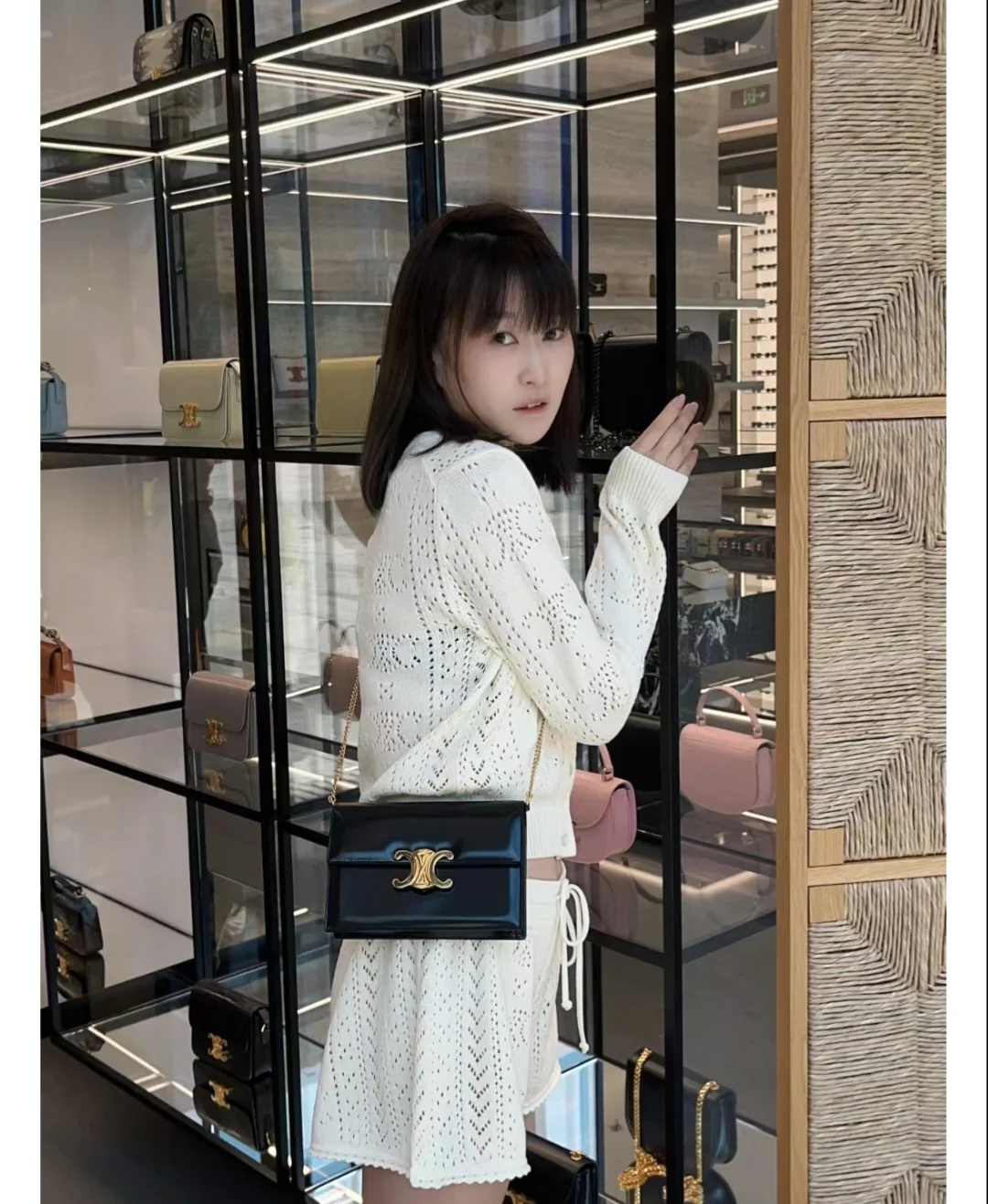 Сумка Celine Soir Triomphe WOC из кожи с цепочкой, осень/зима 2023, черная.