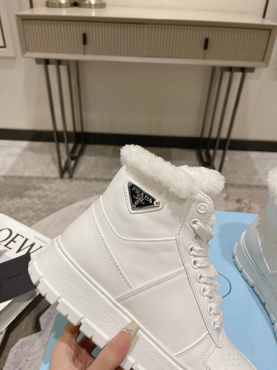 Повседневные туфли Prada 2024 средней высоты - белые