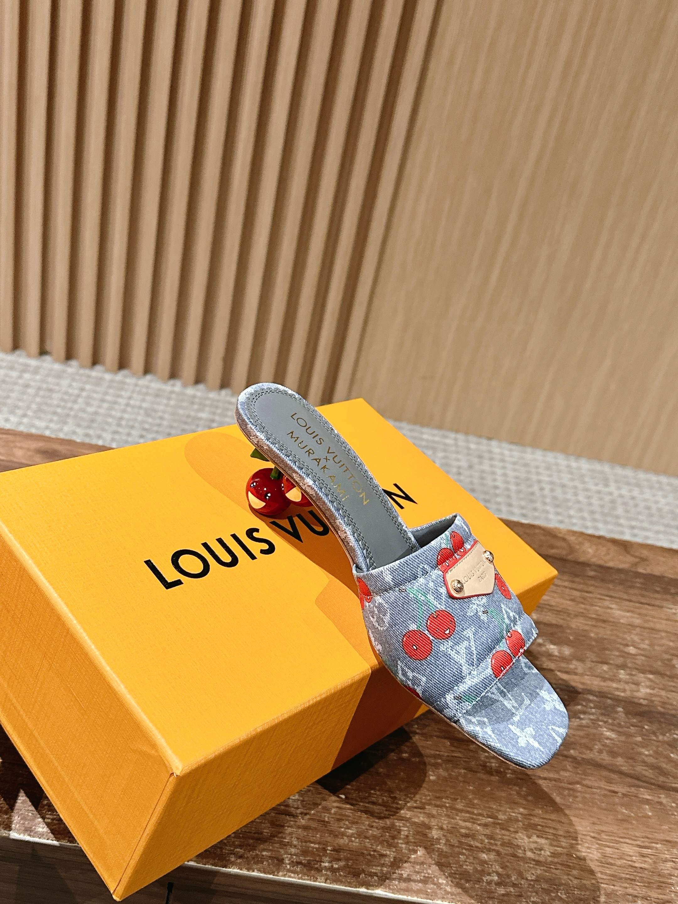 LV - Коллекция Такаши Мураками в стиле ретро - Сандалии на низком каблуке - Серые