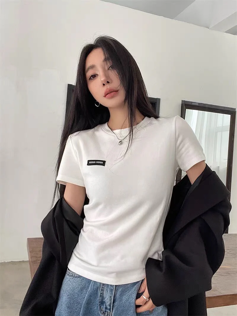 Miu Miu-2404 - Простая футболка с коротким рукавом и буквенным принтом