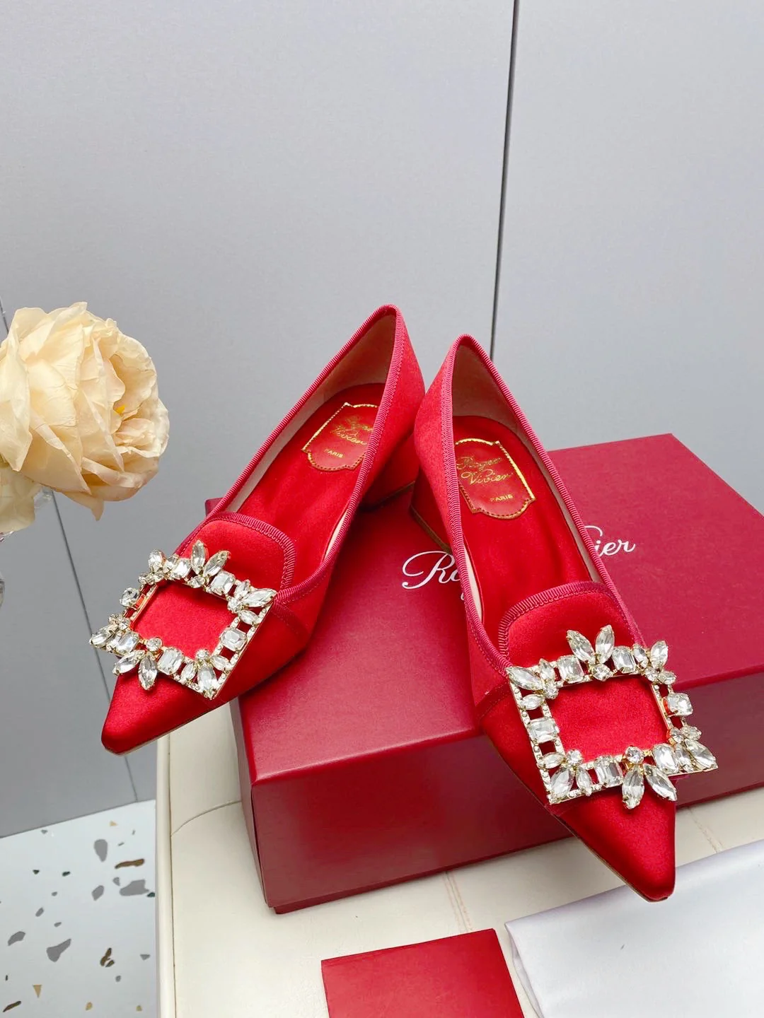 Обувь RV Shoes - Новинка ранней весны 2023 года - Туфли на низком каблуке с пряжкой в ??виде снежинки - Красные