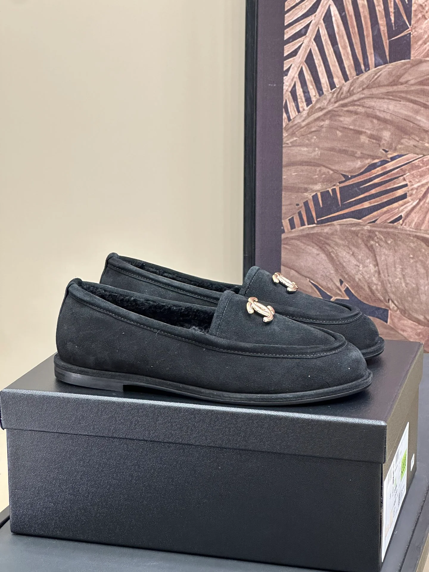 Меховые лоферы Chanel 2024 - черные