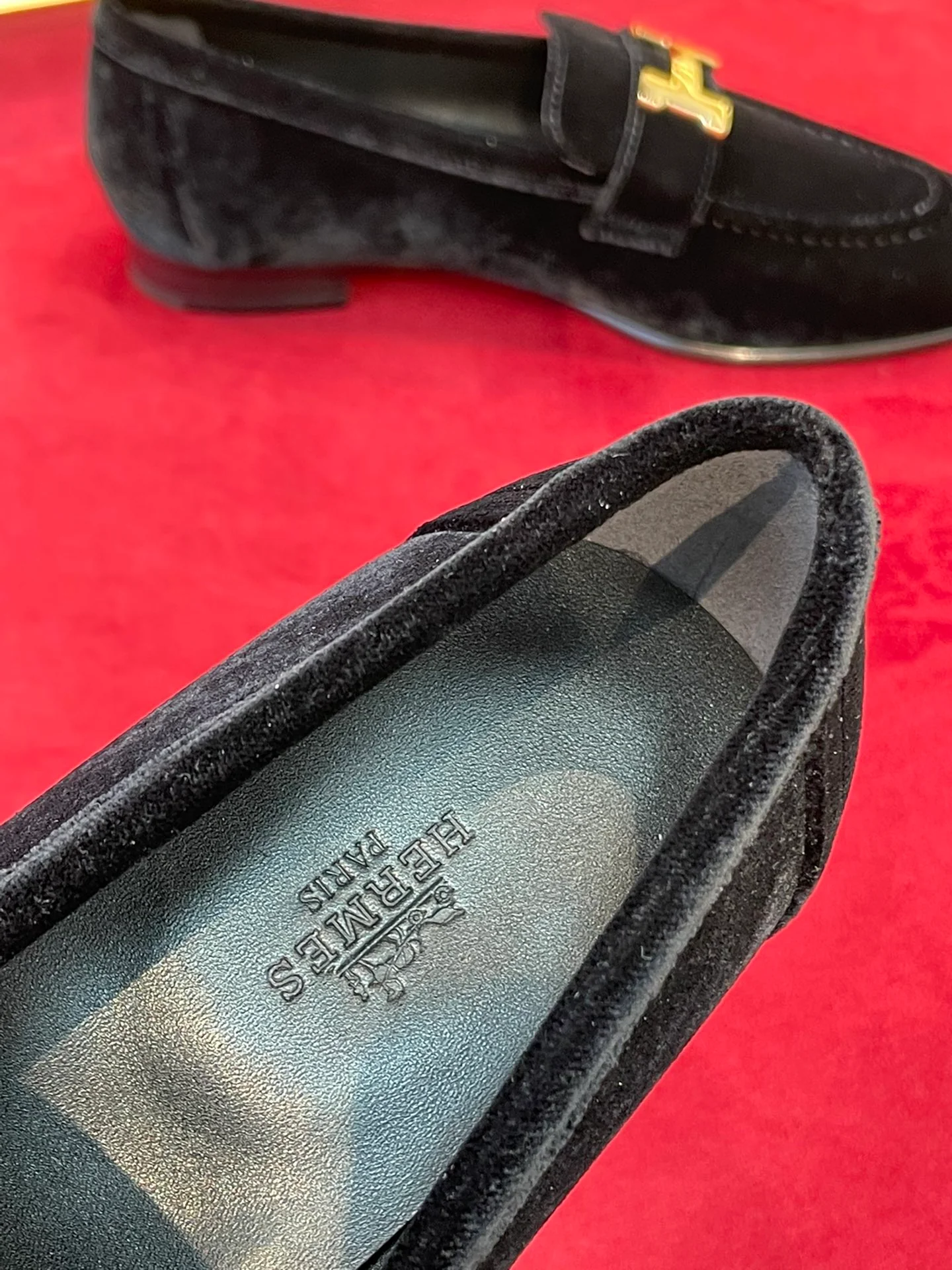 Бархатные лоферы Hermes с эмблемой H-Buck