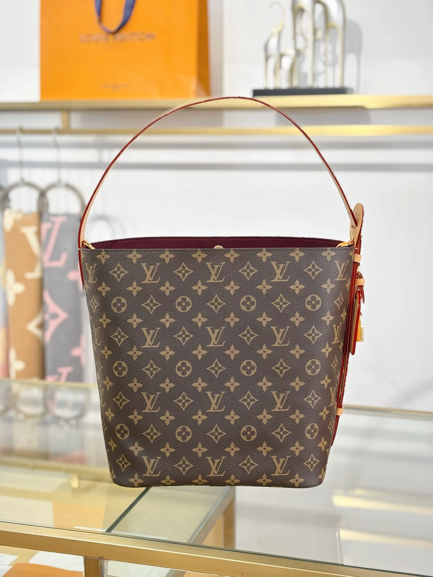 LV-m12926-all-in-large handbag-monogram
