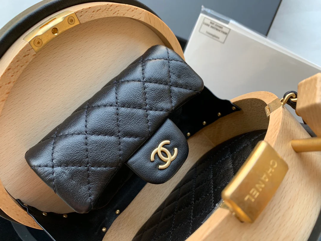 Новинка весны 2022 года от Chanel - Сумка в деревянной коробке - Лимитированная серия