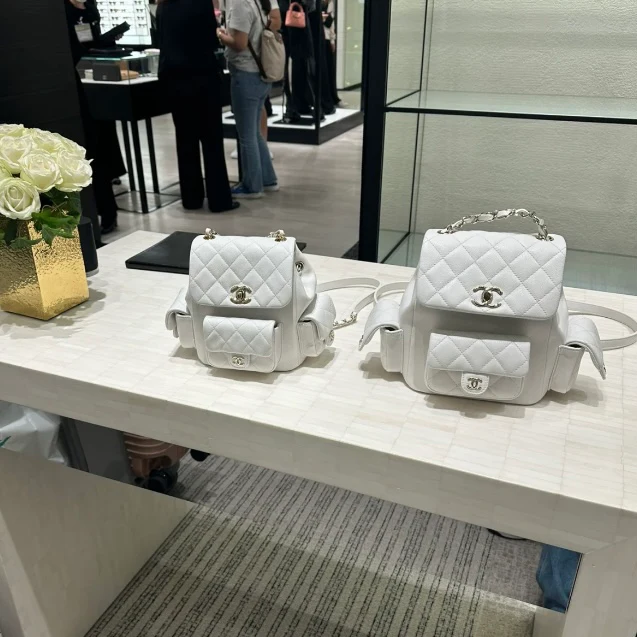 Chanel - Новая маленькая сумка через плечо Tank Duma - Два боковых кармана - Белая - 1